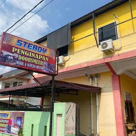 Penginapan Steady Mitra Reddoorz Pematangsiantar Εξωτερικό φωτογραφία